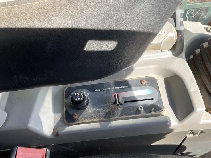 2015-kubota-svl90-2-image-15