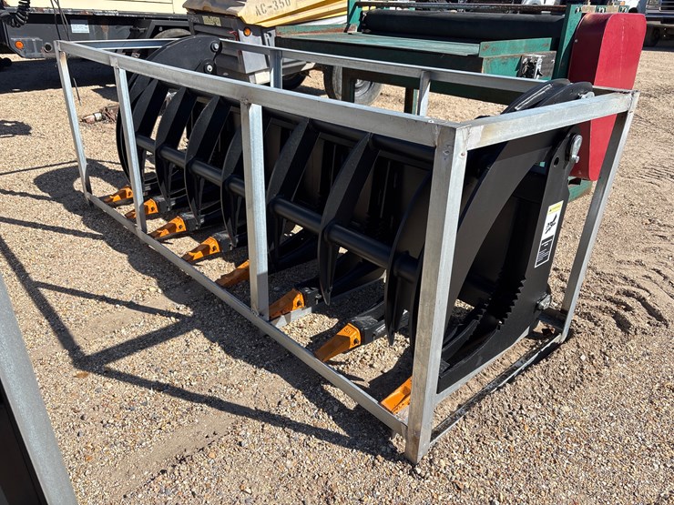 #25338-•-heavy-grass-fork-grapple-image-1