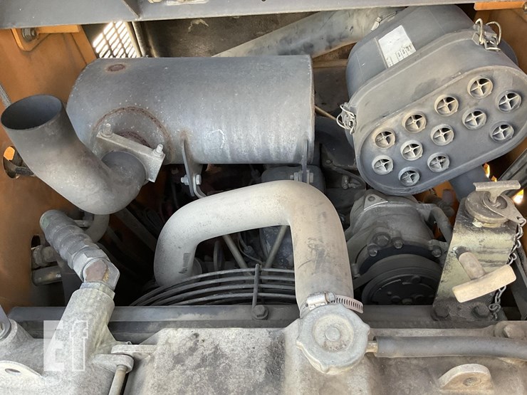 2010-case-450-image-21