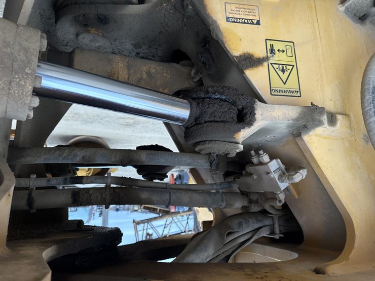 #1911-•-2004-volvo-220e-loader-image-30