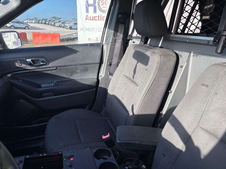 2018-ford-explorer-image-19