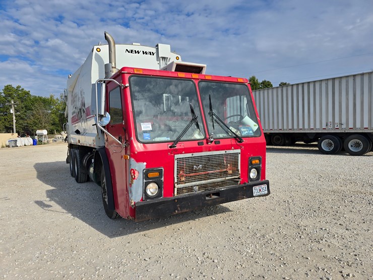 2001-mack-le613-image-37