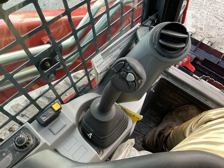 2023-kubota-svl75-3-image-16