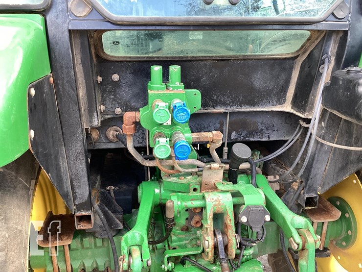 2014-john-deere-5100e-image-11