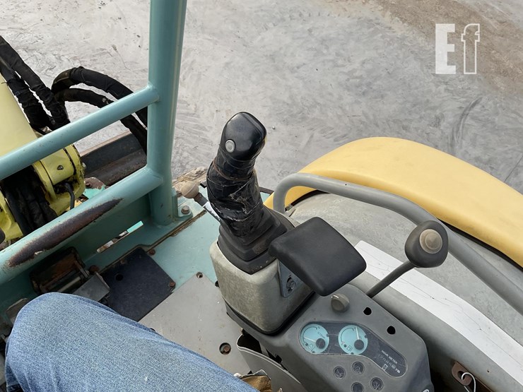 2008-yanmar-vio27-image-17