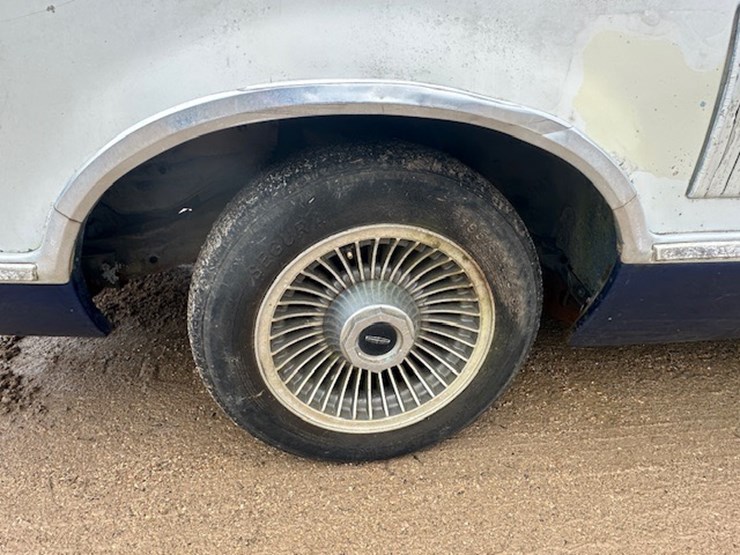 #22600-•-1978-ford-thunderbird-|-for-parts-&-repairs-only-image-13