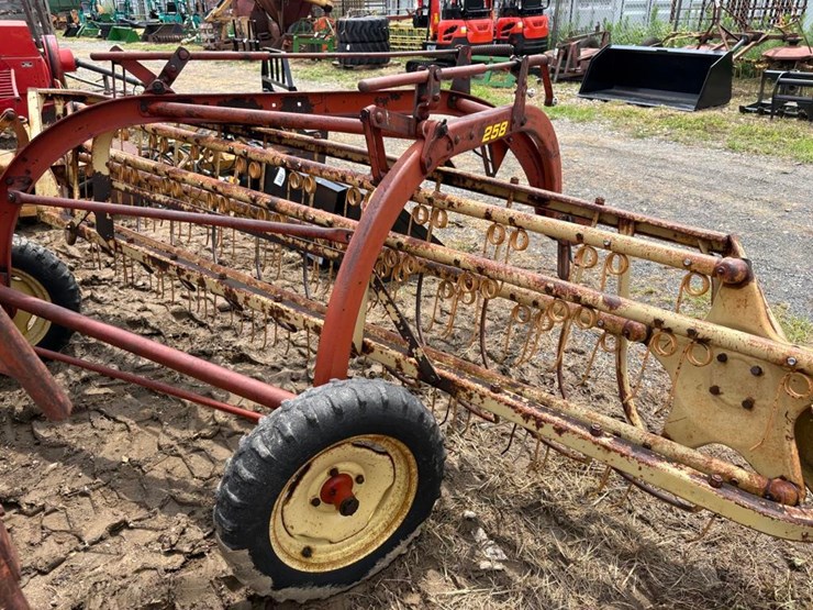 new-holland-258-image-4