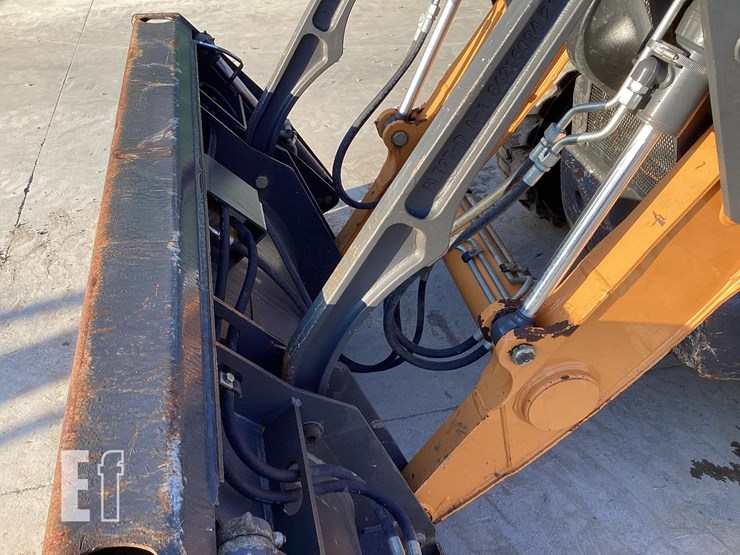 2023-case-580sn-image-11