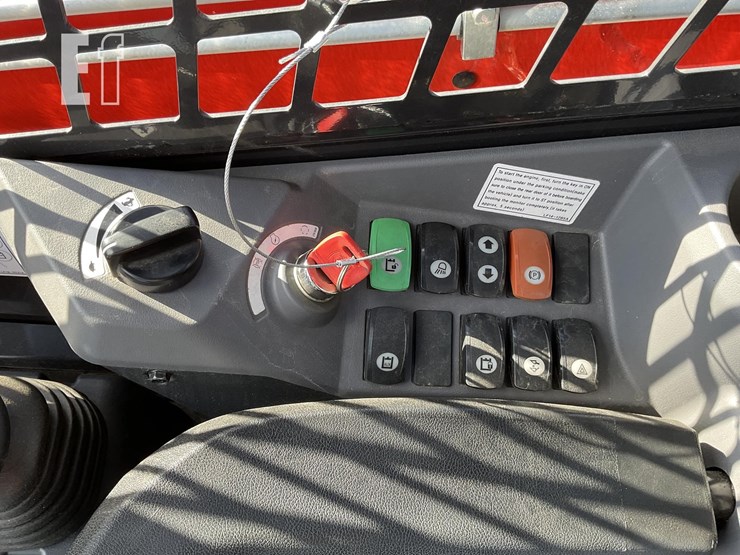 2025-kioti-tl750-image-17