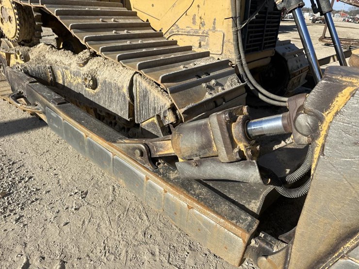 2012-caterpillar-d6t-image-15