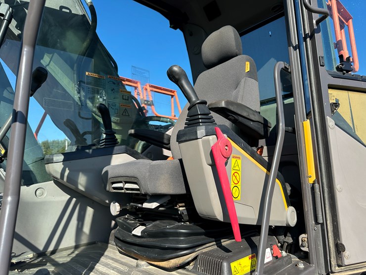 #32825-•-volvo-ec200e-crawler-excavator-image-89