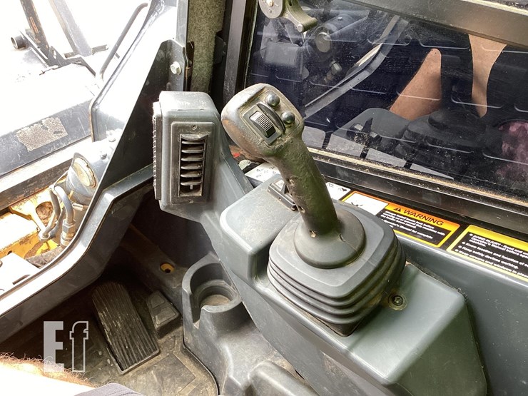 2020-deere-331g-image-16