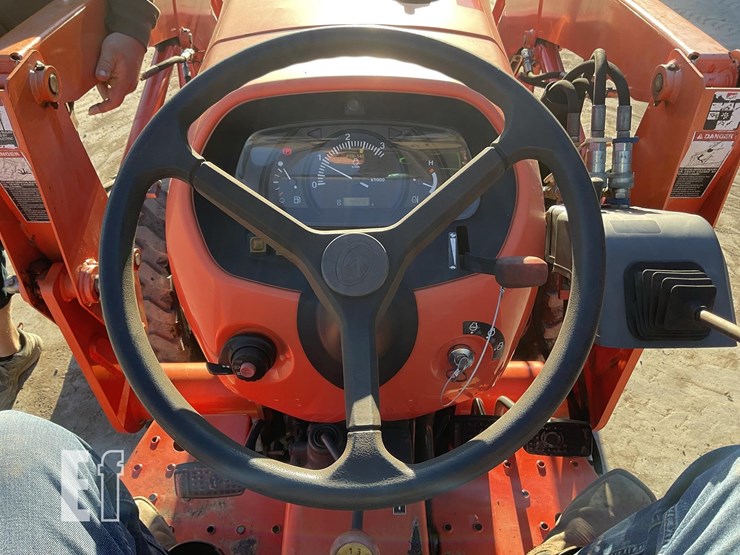 2016-kubota-l3301d-image-18