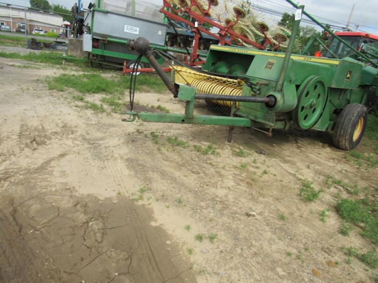 john-deere-337-image-9