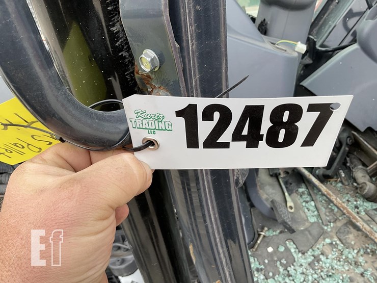 2022-massey-ferguson-4607m-image-19