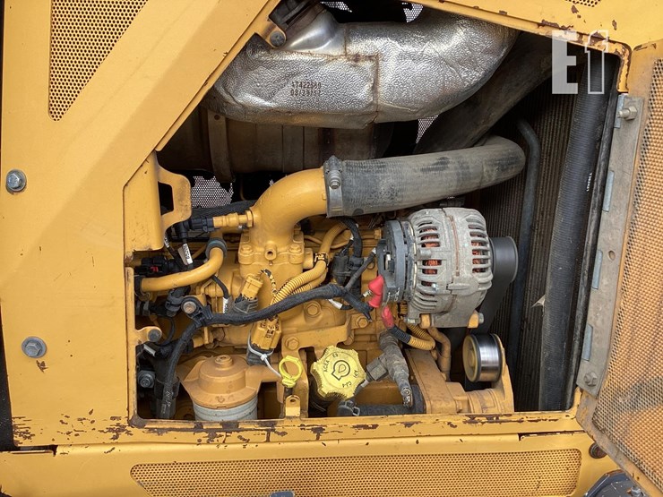 2017-deere-650k-lgp-image-14