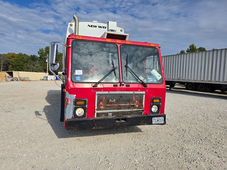 2001-mack-le613-image-38