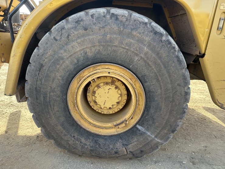 2010-caterpillar-740-image-56