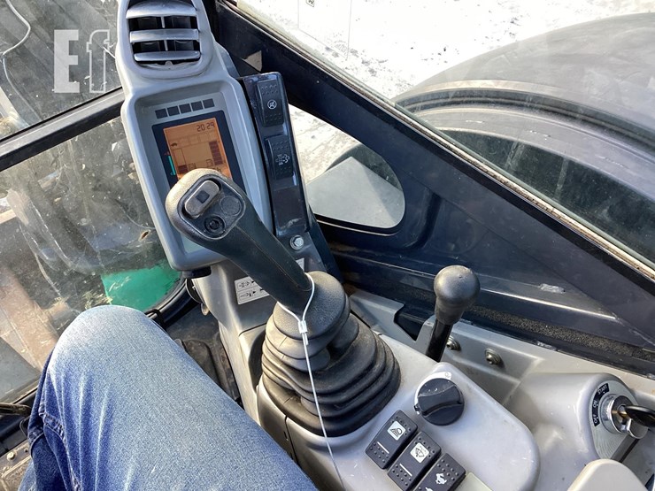 2017-deere-60g-image-17