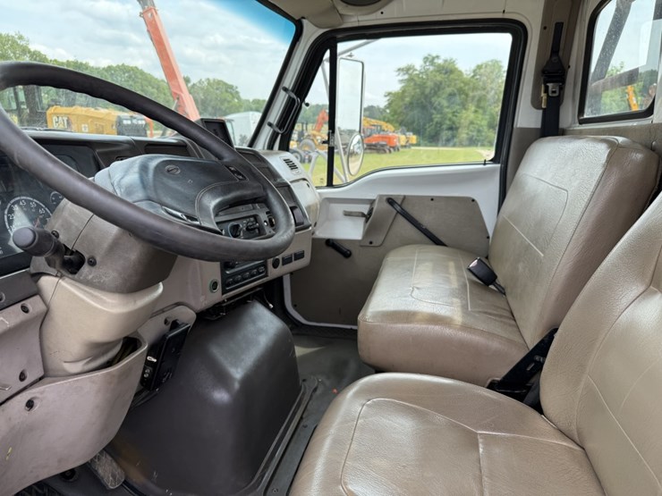 #2898-•-2005-sterling-debris-truck-image-10