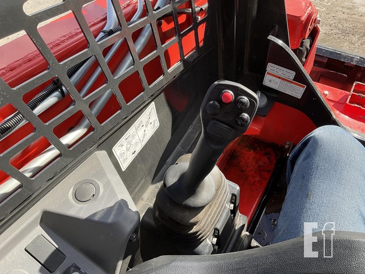 2025-kioti-tl750-image-16