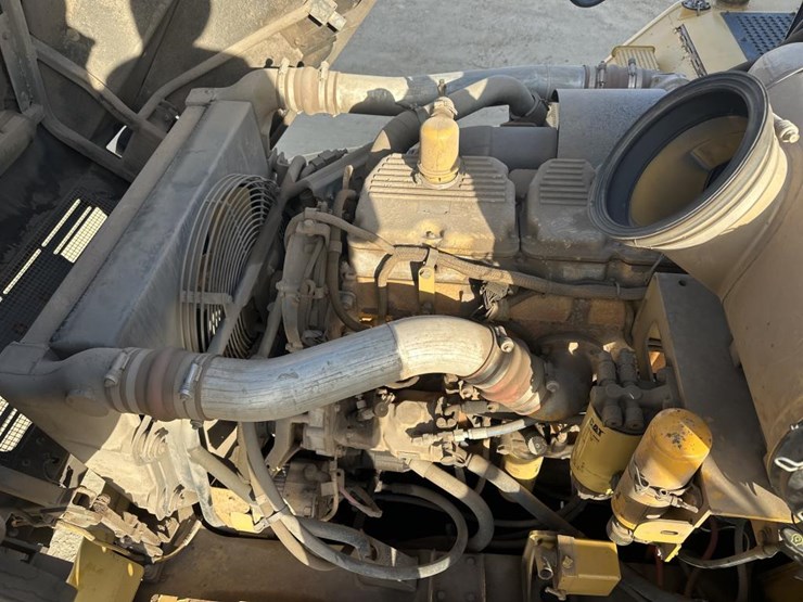 2005-caterpillar-740-image-38