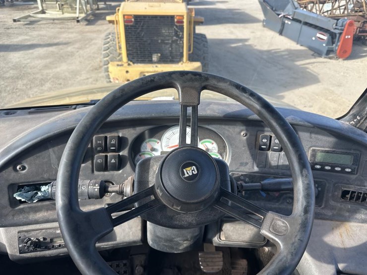 2010-caterpillar-740-image-38