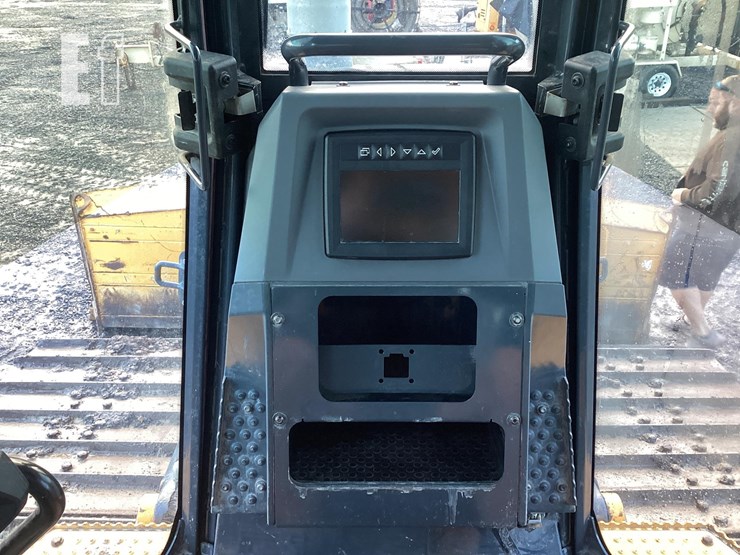 2021-deere-750l-image-14