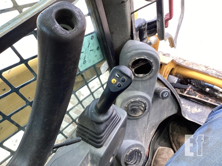 2020-caterpillar-259d3-image-16