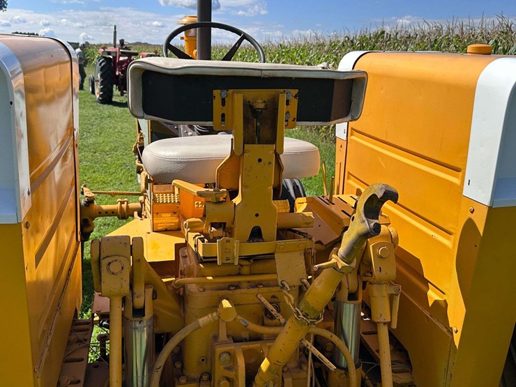 minneapolis-moline-g1355-image-32