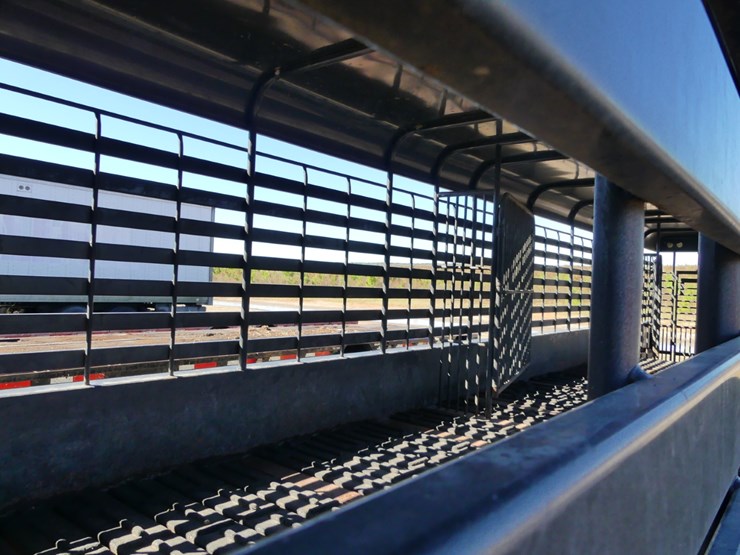 2015-goose-neck-cattle-trailer-image-14