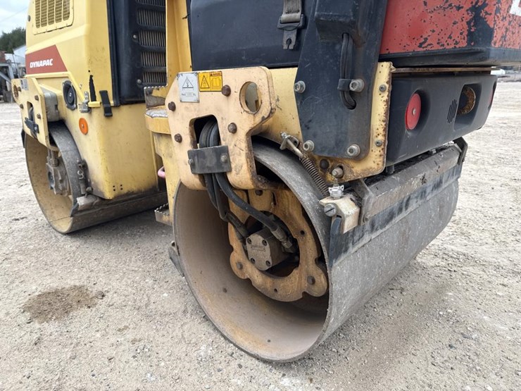 2009-dynapac-cc900-image-27
