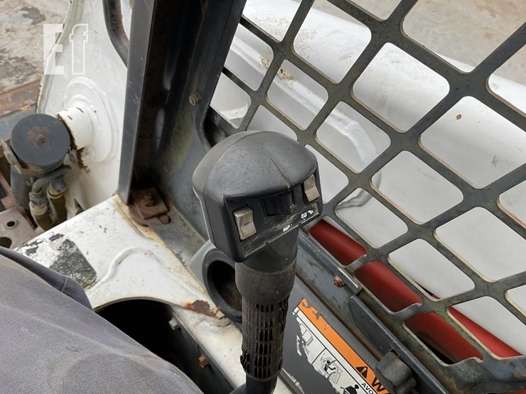 2005-bobcat-t250-image-17