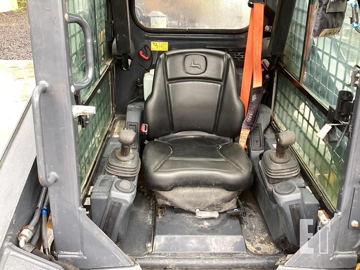 2020-deere-317g-image-14