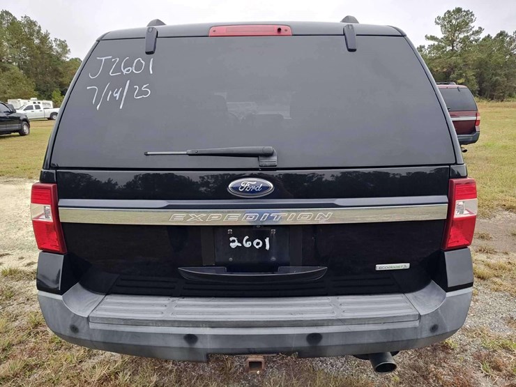 2016-ford-expedition-image-40