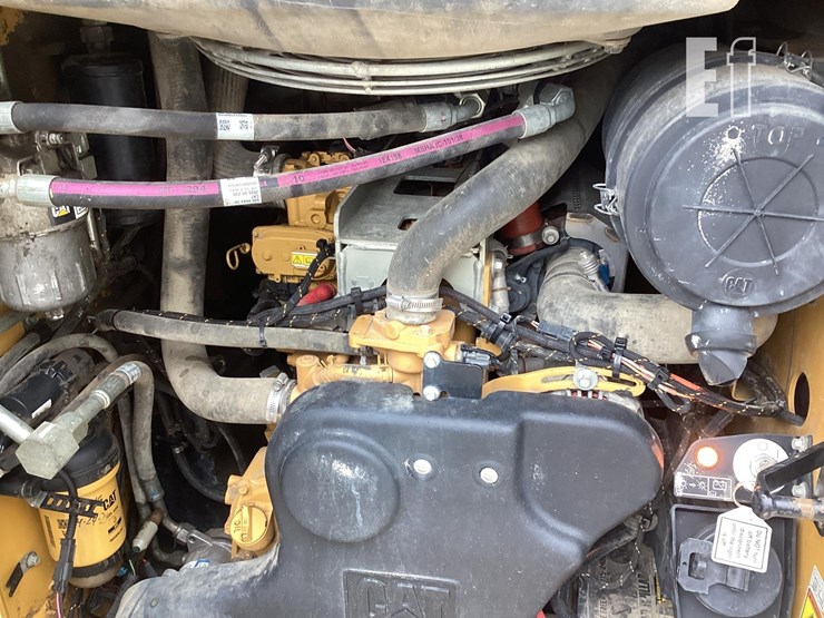 2021-caterpillar-299d3-image-14