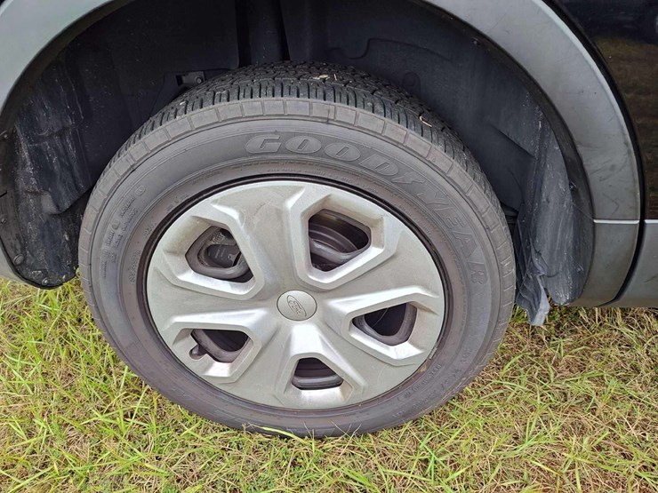 2018-ford-explorer-image-36