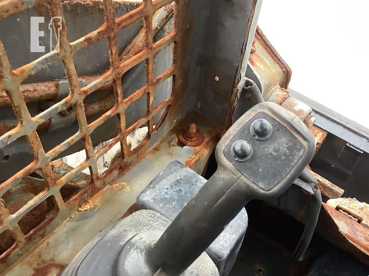 2019-deere-318g-image-15