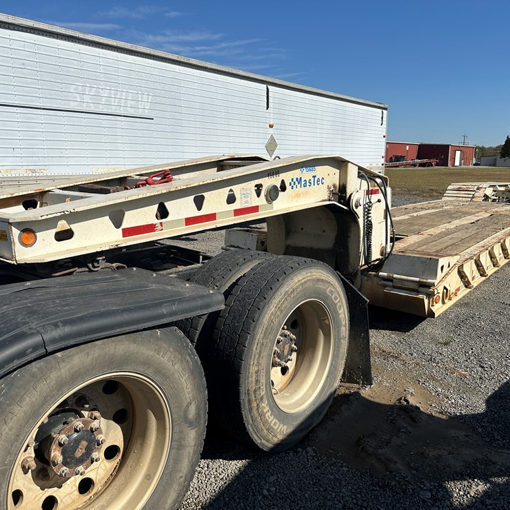 #32747 • 2000 MasTec 40' Tri/A RGN Lowboy Trailer VIN: 1TKJ05133YM031587