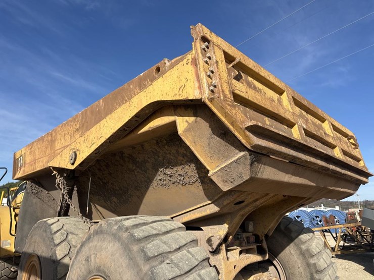 2005-caterpillar-740-image-19