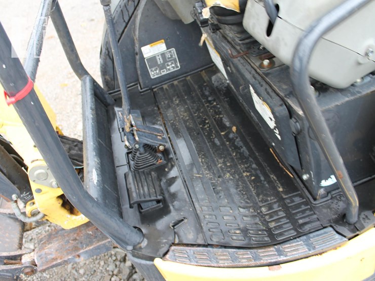 yanmar-vio25-image-12