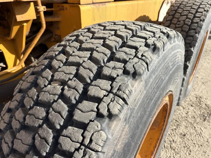 1989-john-deere-6-image-50