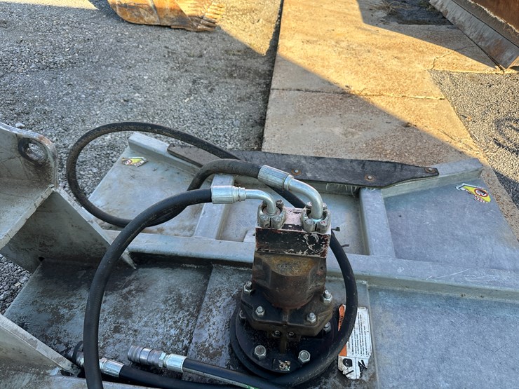 #32831-•-bush-master-60"-excavator-cutter-image-7