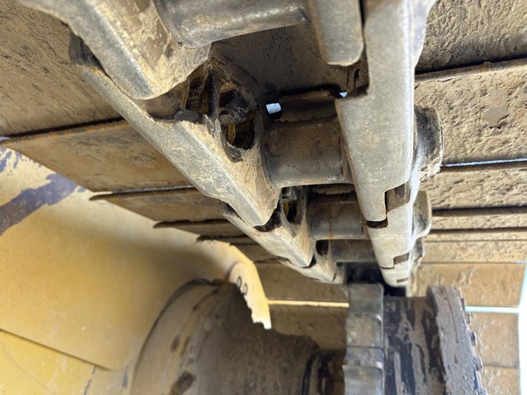 2012-caterpillar-d6t-image-41