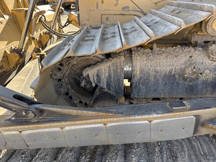 2012-caterpillar-d6t-image-37