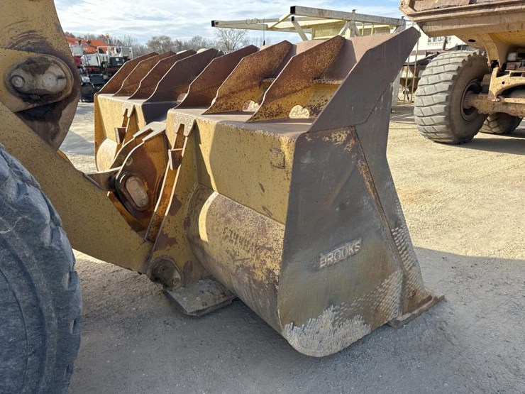 2002-deere-744h-image-14