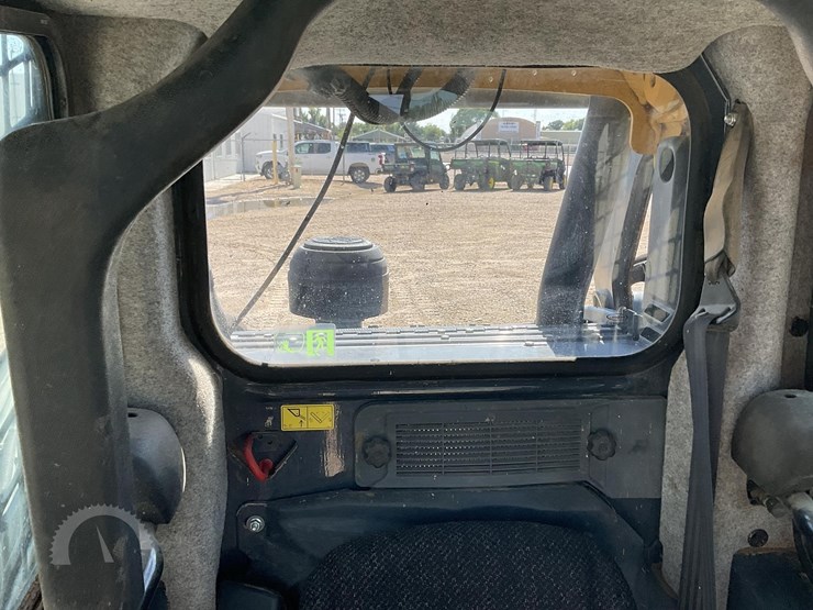 2015-deere-323e-image-30