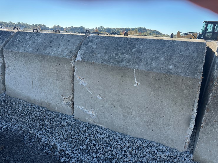 #32726-•-lot-of-(13)-~57"x80"-concrete-culvert-sections-image-15