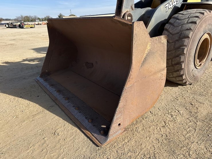 2006-deere-744j-image-9