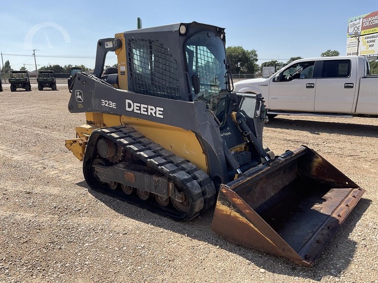2015-deere-323e-image-2